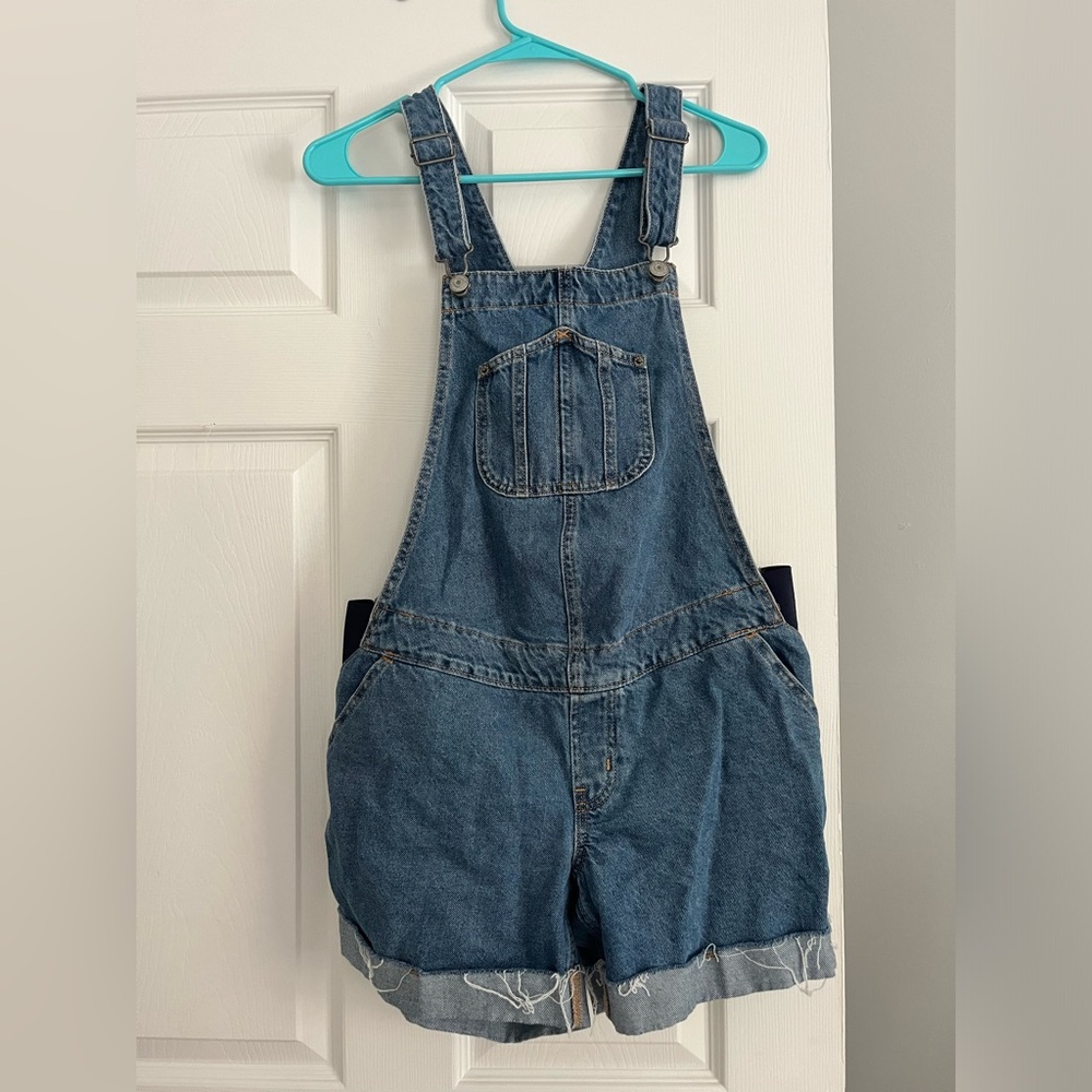 Old Navy Maternity Side-Panel Slouchy Jean Shortalls - 5 inch inseam - Size S